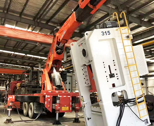 芜湖鸠江附近随车吊出租，轻松解决运输难题