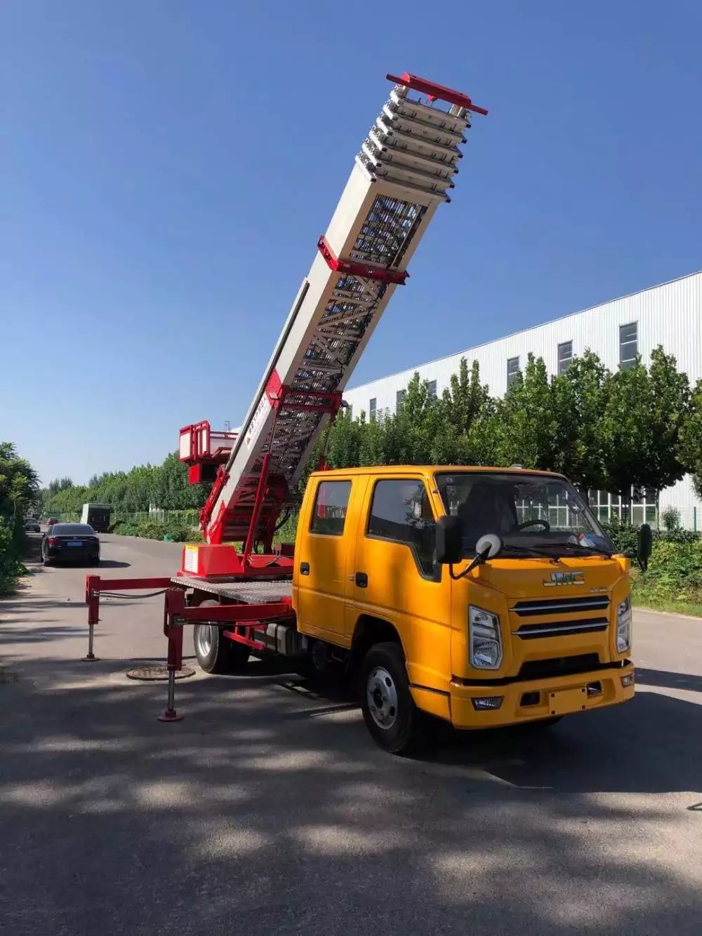 芜湖鸠江附近的云梯车出租服务：轻松解决高空作业需求