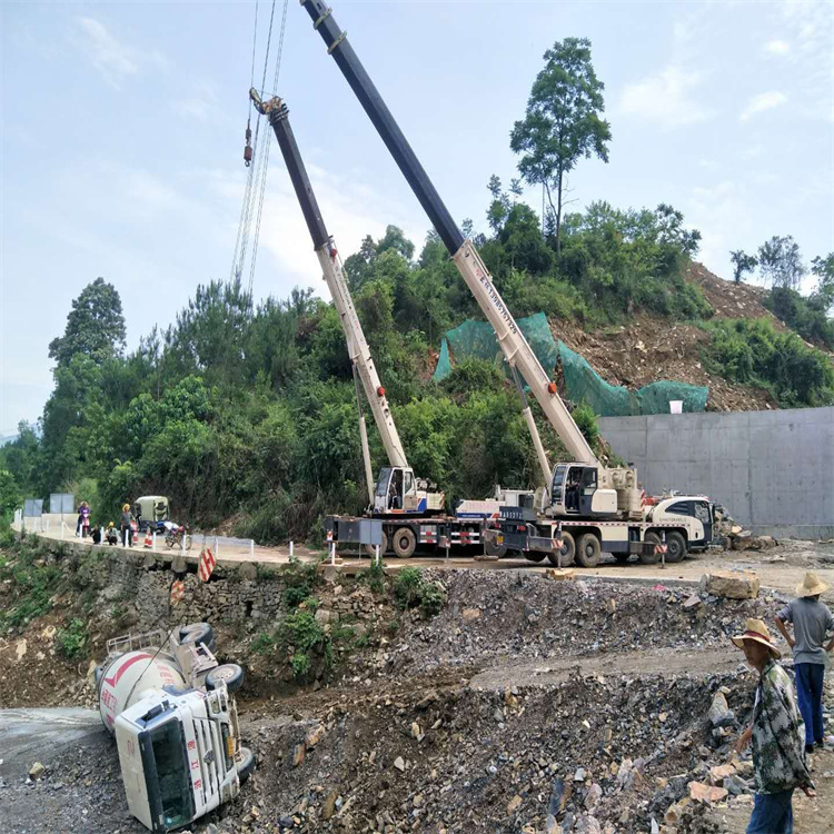 芜湖鸠江汽车掉沟里叫吊车救援要多少钱